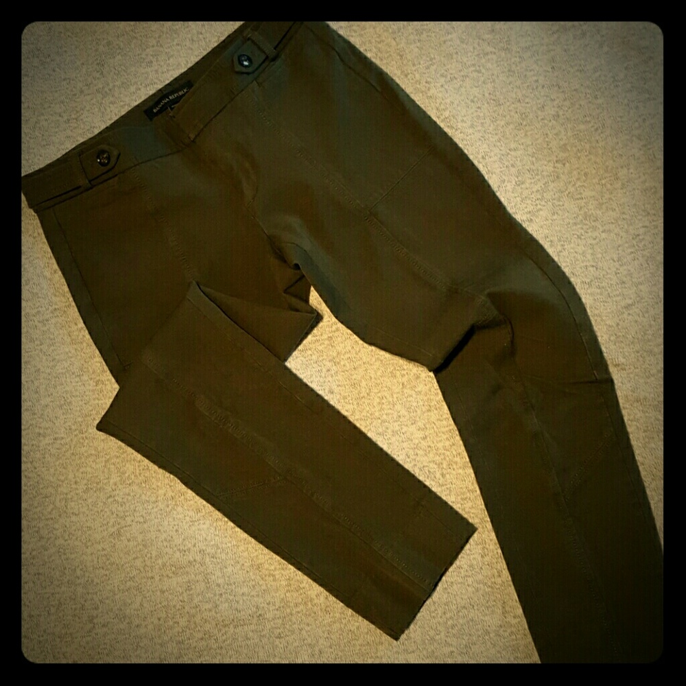 Banana Republic Petite 0 Army green Sloan cropped
